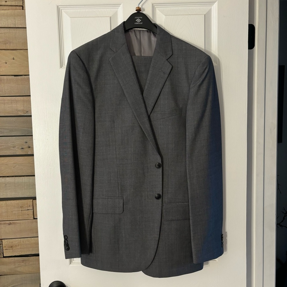 42L Slim fit grey suit by Joseph Abboud